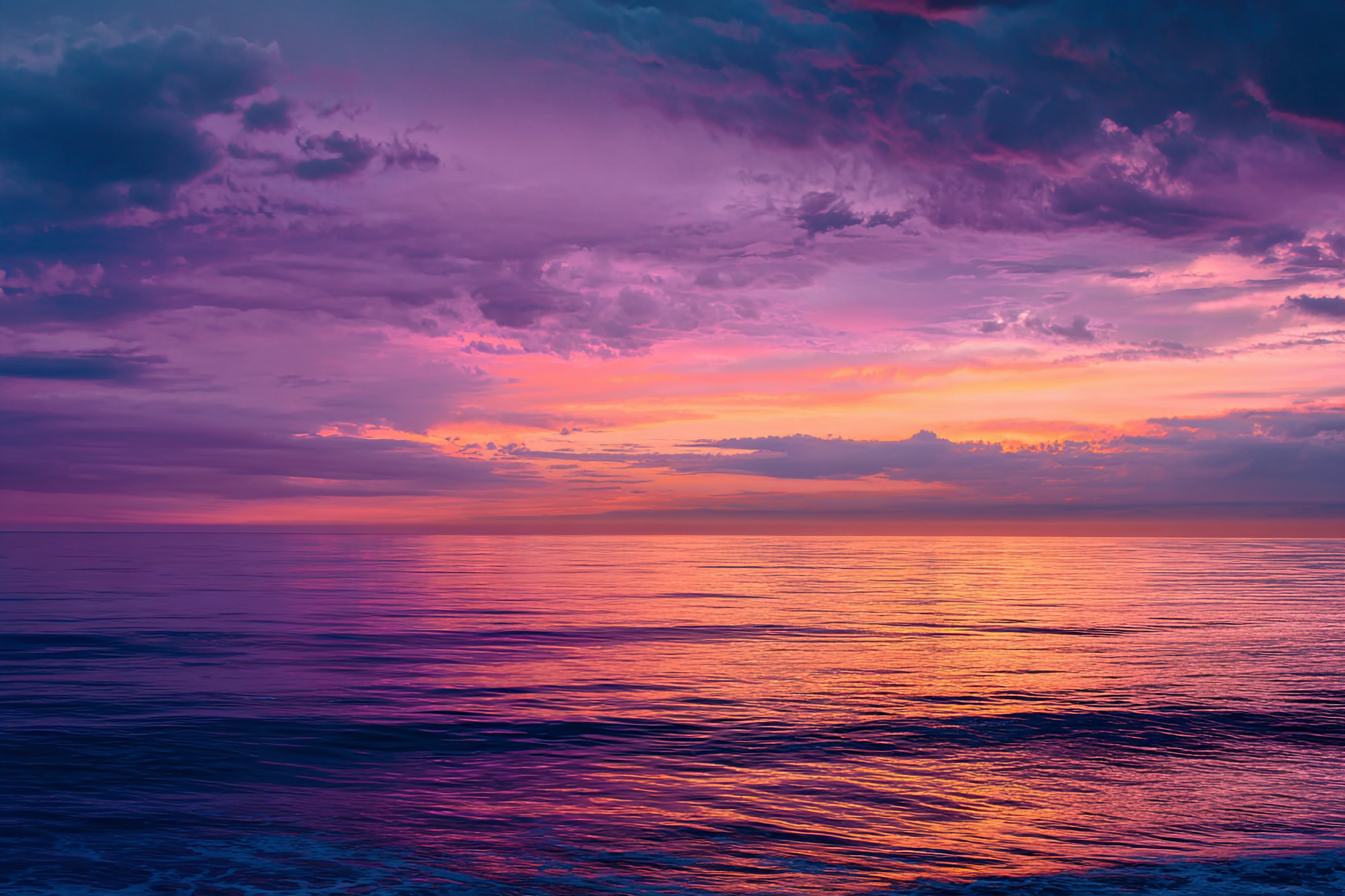 Beautiful horizon and sunset over the ocean.